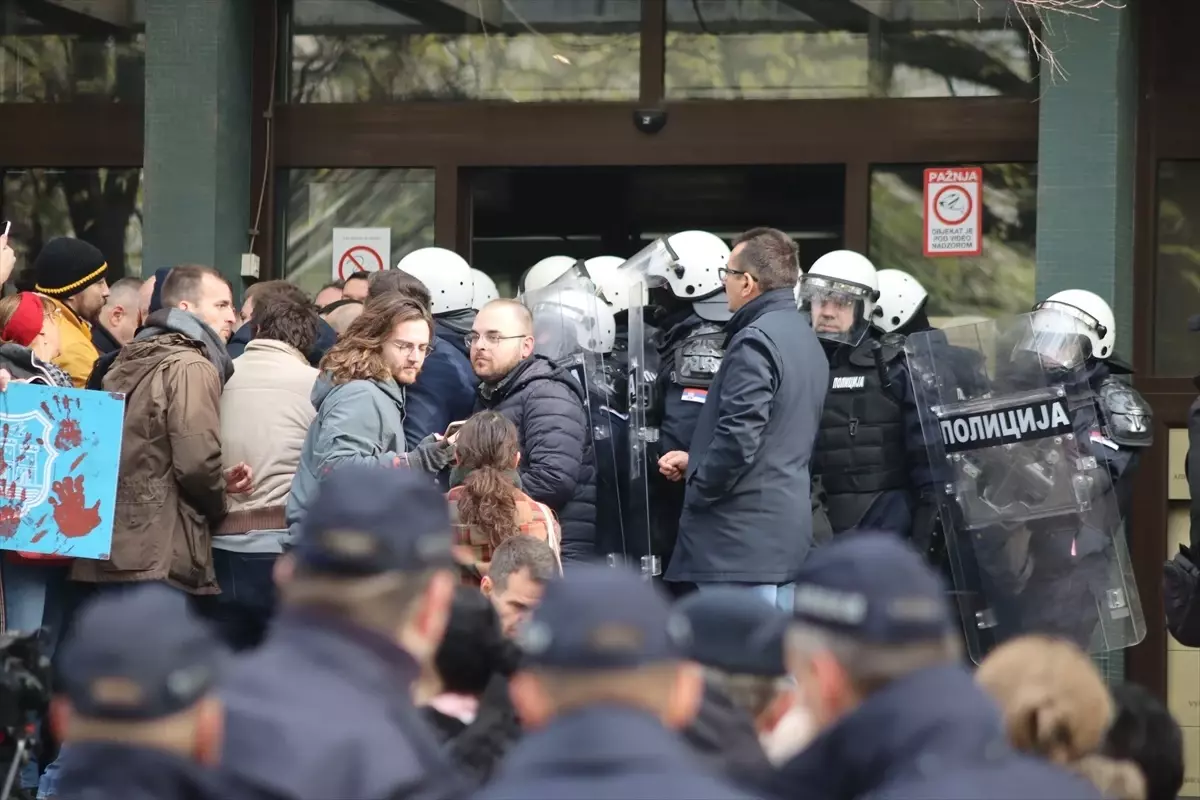 Novi Sad’da Protesto: 15 Ölü, Muhalefet Girişi Kapattı